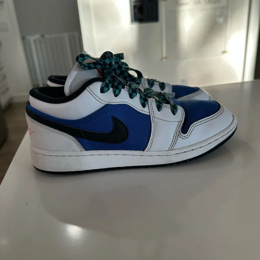 Nike Air Jordan 1 Low SE Big Kids' Shoes size 4.5 royal blue Jade
